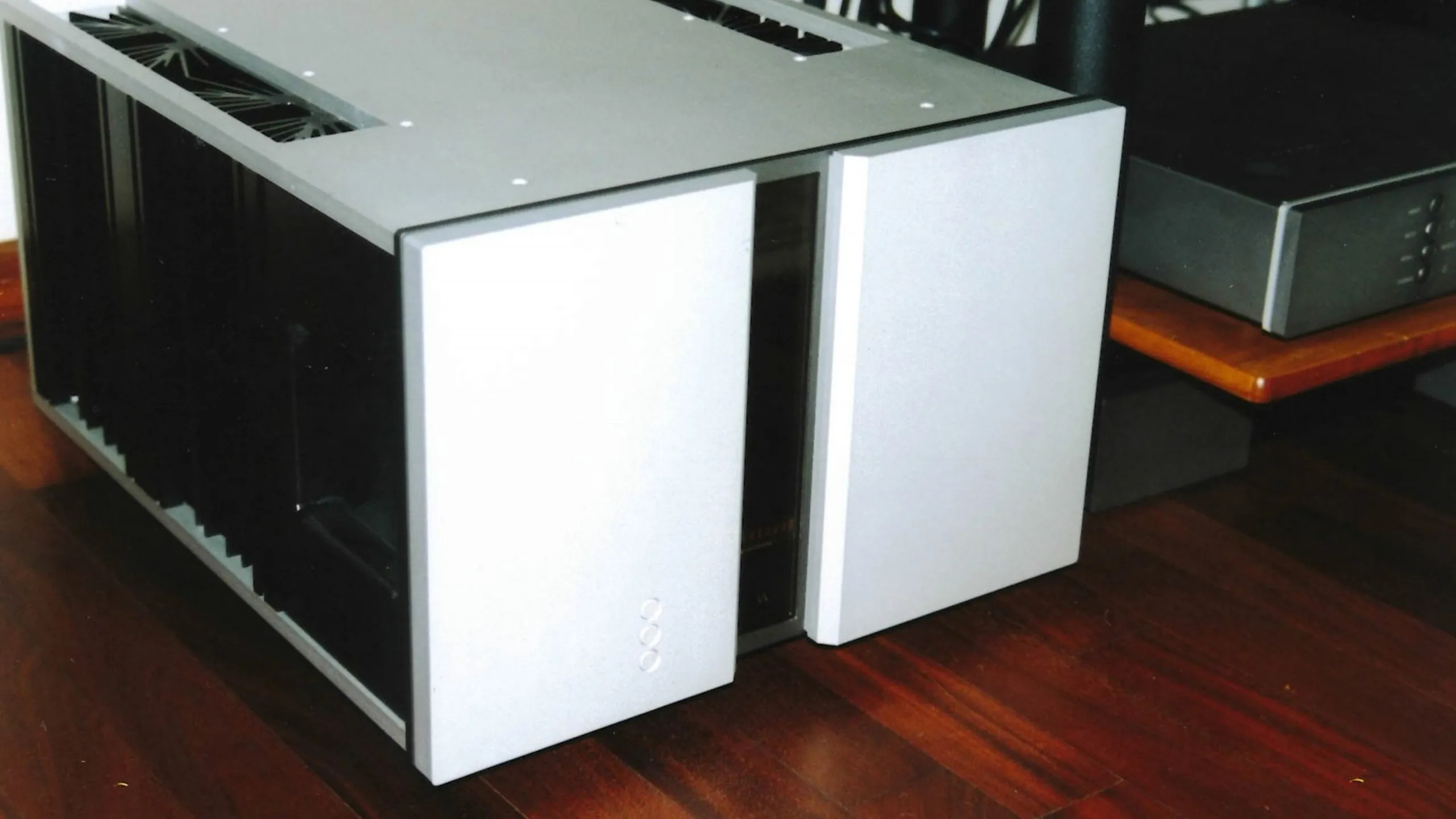 Mono Power Amplifier SM-100 - tiền thân của SM-103