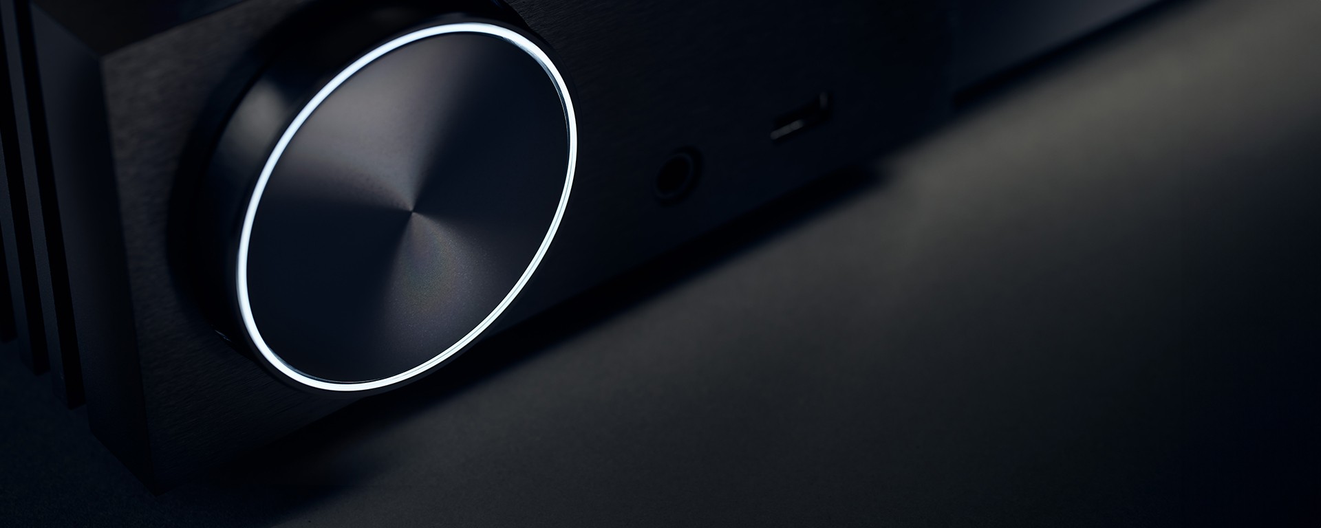 Lịch sử thương hiệu Naim phần 1: Julian Vereker – người không chấp nhận âm thanh bị 