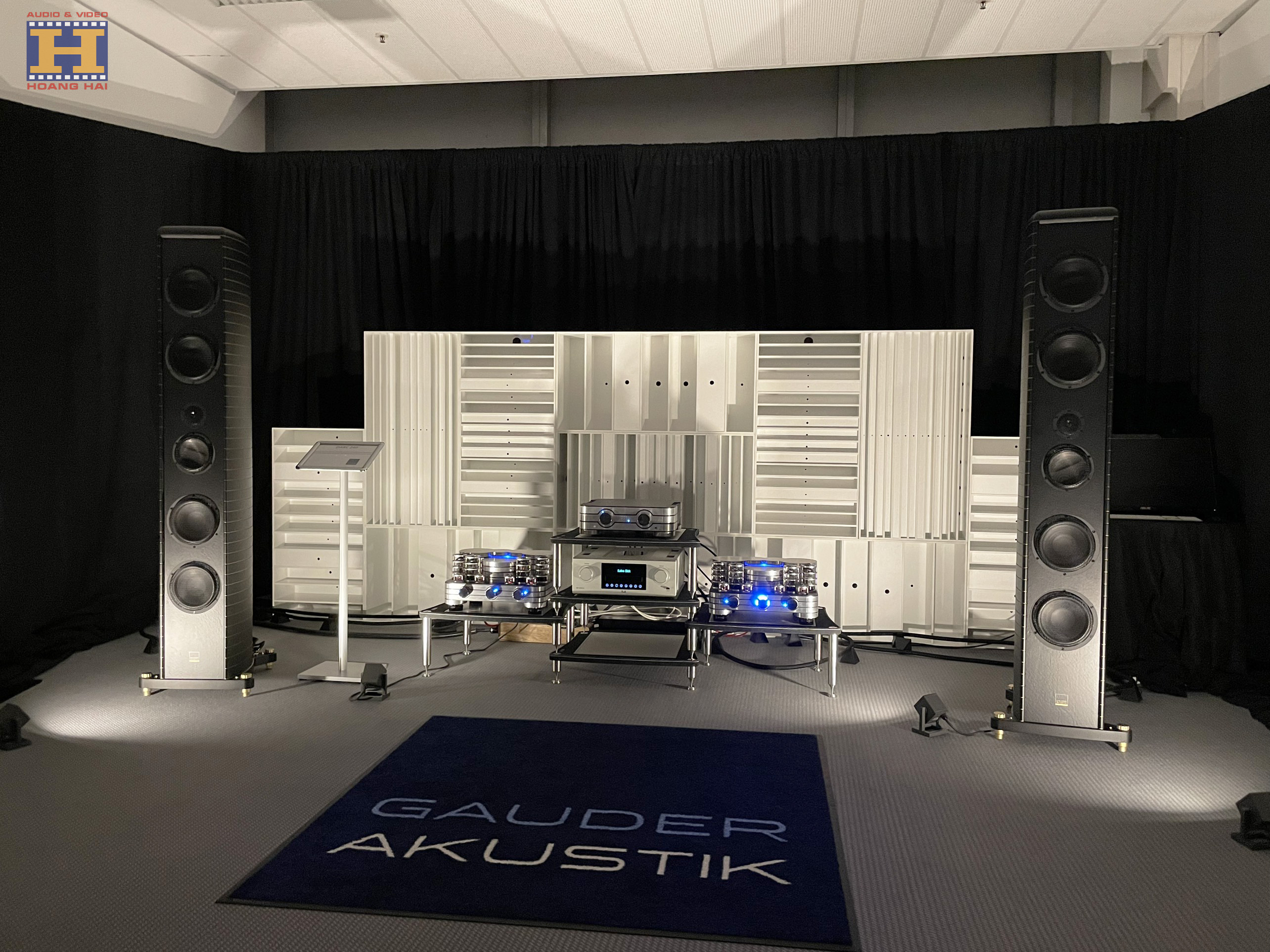 Phòng trình diễn của Gauder Akustik với loa tham chiếu Darc 240 