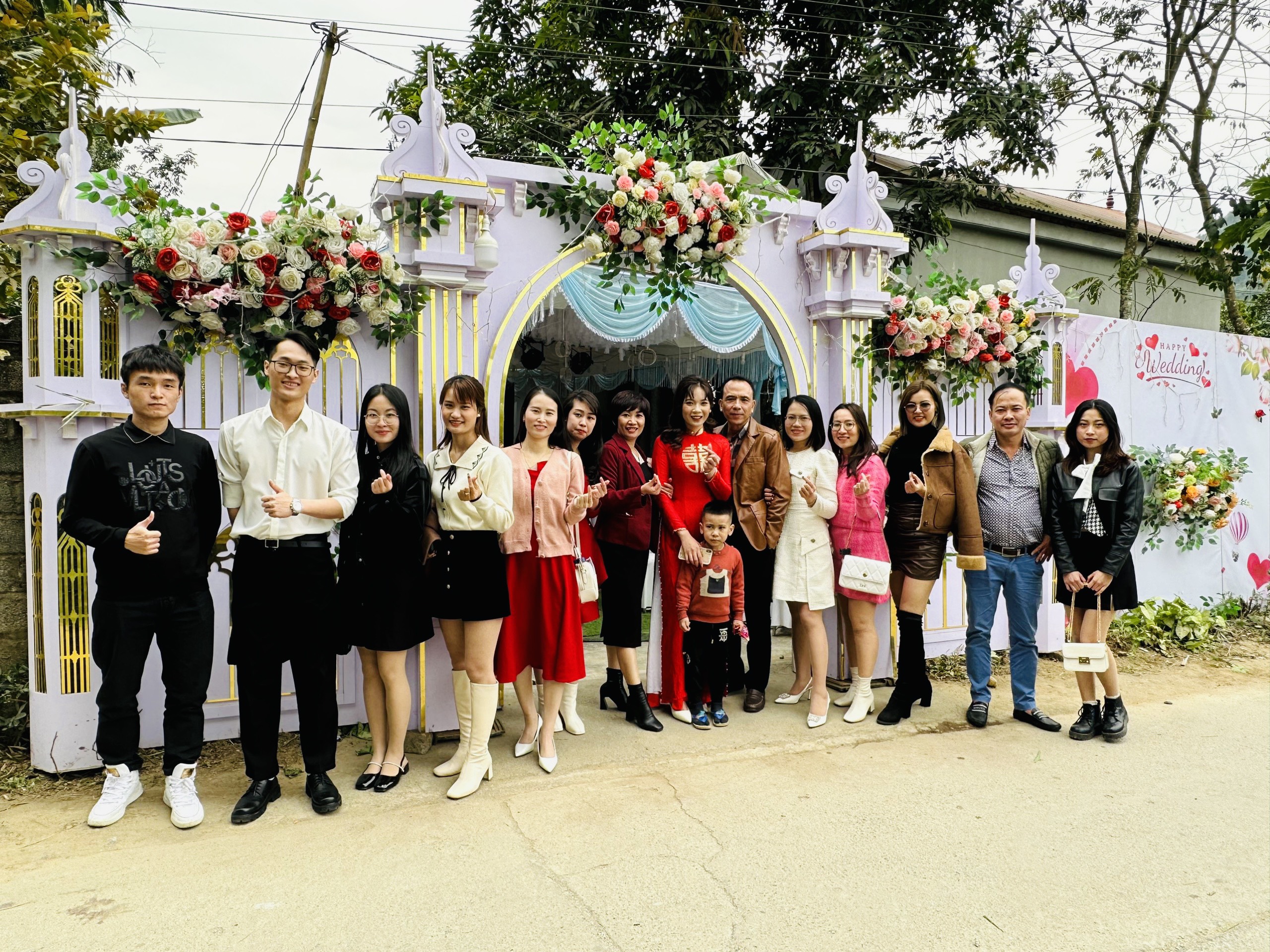 Tập thể Audio Hoàng Hải tham dự lễ cưới của cô Nguyễn Sao Ly - nhân viên Bán hàng Sony Center Hoàng Hải